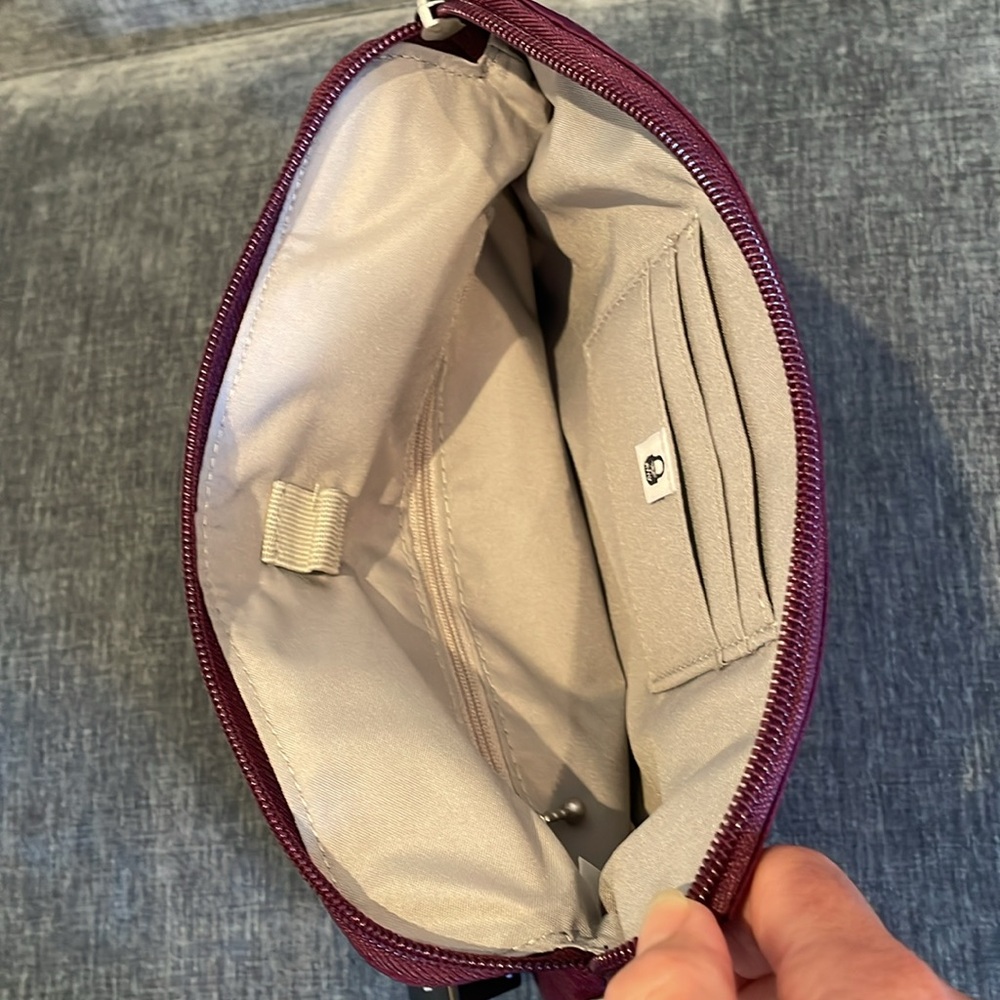 NWT Securtex Anti-Theft Large Crossbody bag by Baggalini in color mulberry - Picture 4 of 10